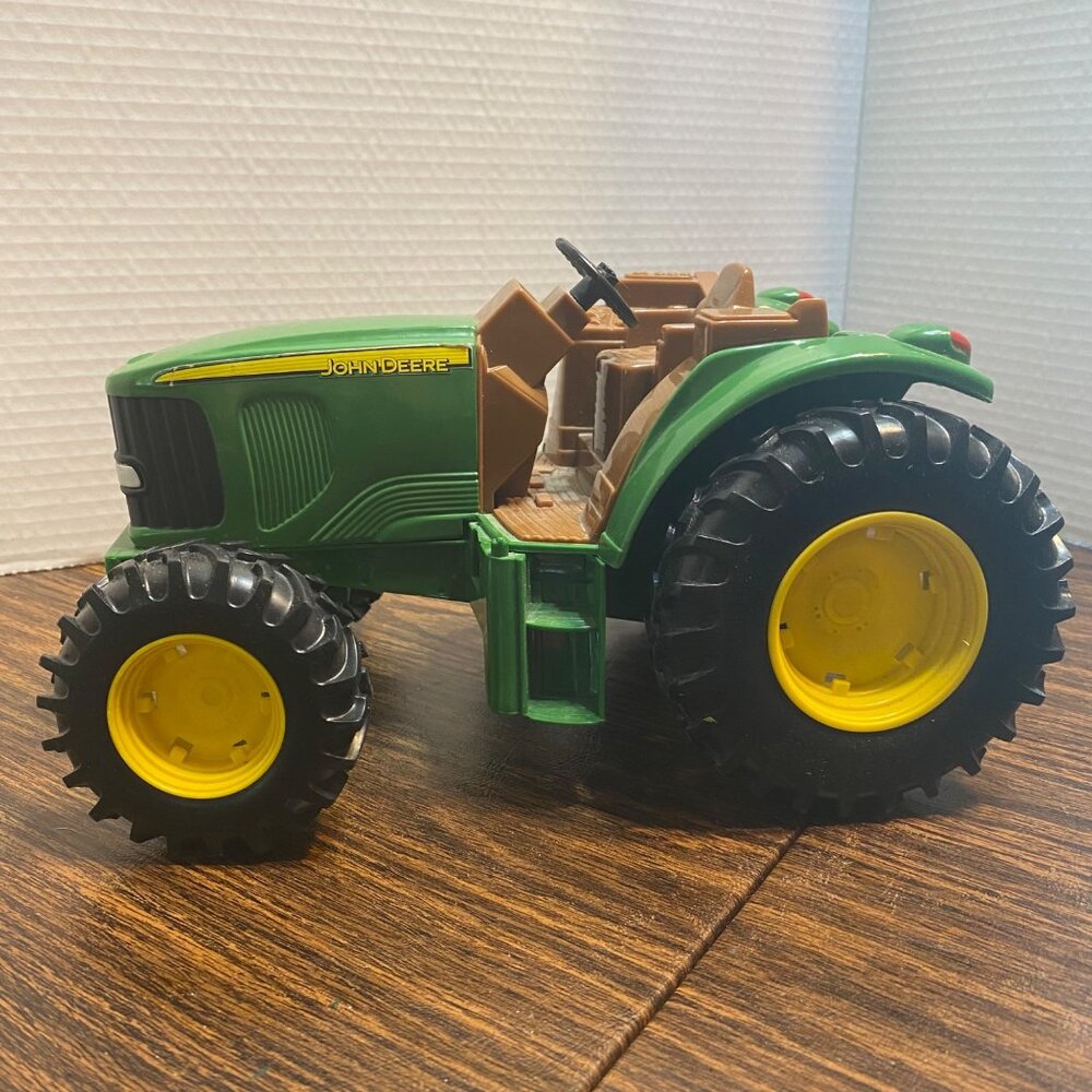 John Deere Ertl Licensed Green Toy Tractor 10”x5.5” Collectible‎ Farm Vehicle